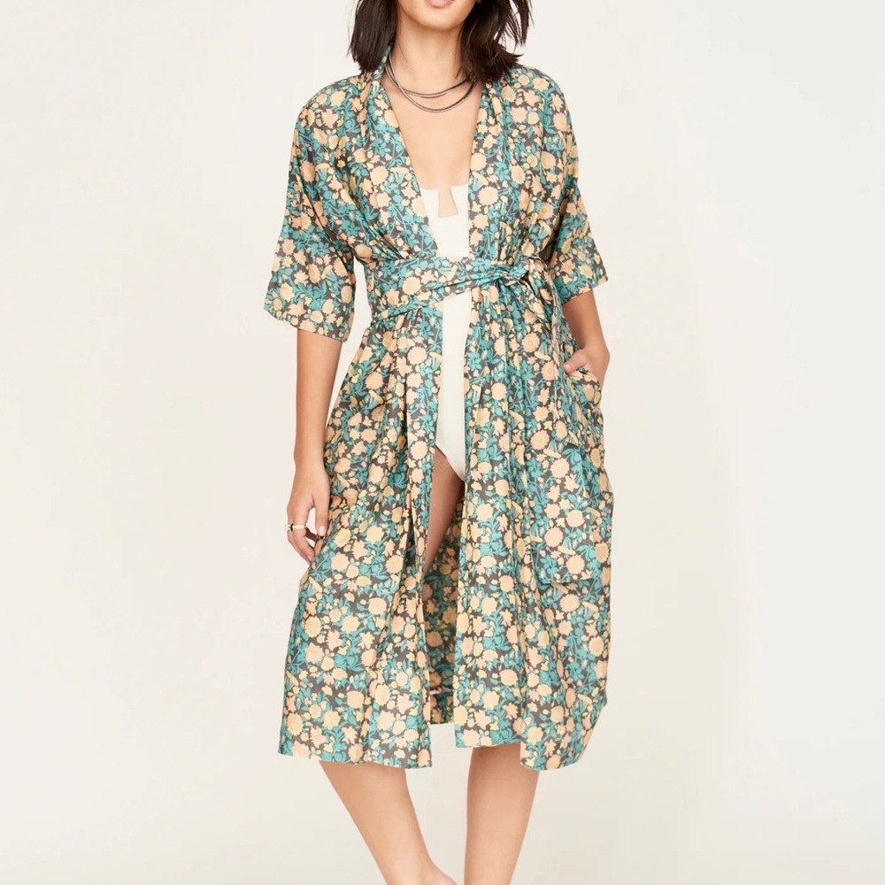 MIRTH Laos Robe Onyx Bloom Size M NWT
$255